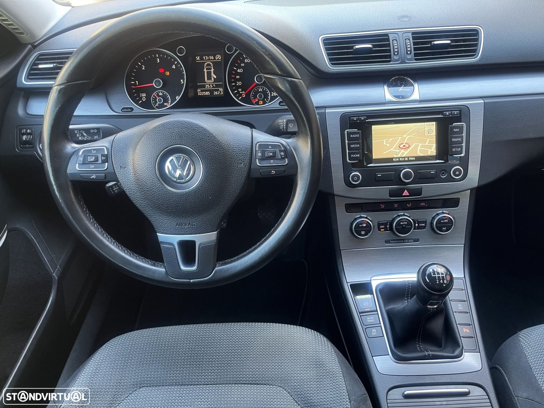 VW Passat Variant 1.6 TDI Confortline Navig - 4