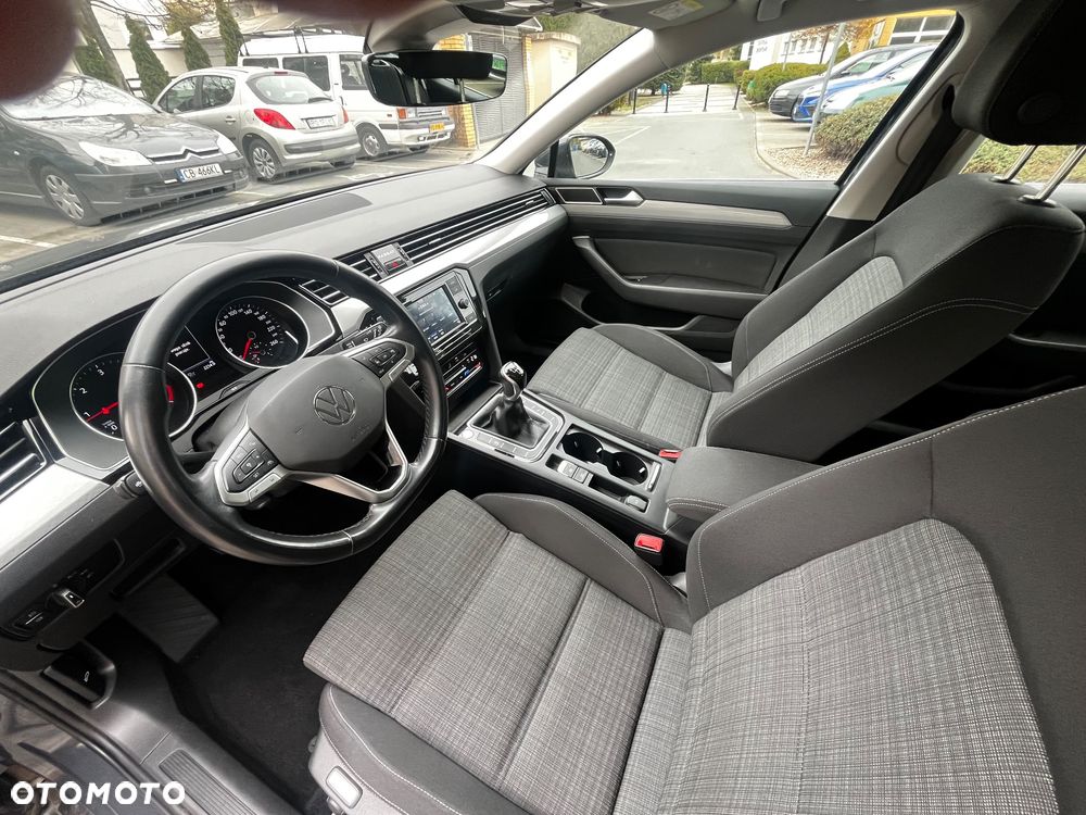 Volkswagen Passat Variant 2.0 TDI EVO Business - 9