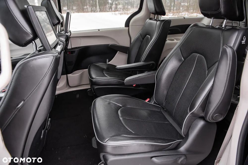 Chrysler Pacifica - 26