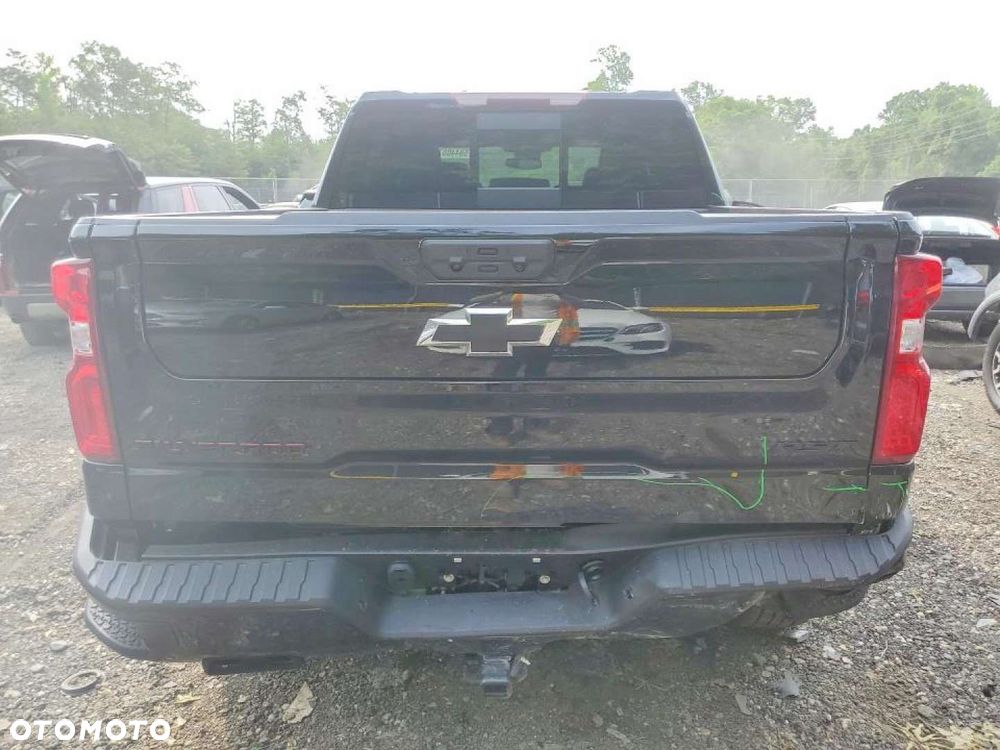 Chevrolet Silverado - 3