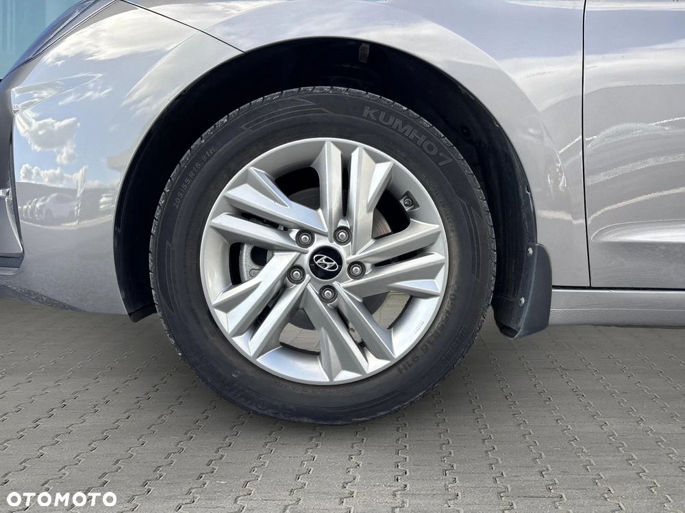 Hyundai Elantra 1.6 Comfort - 20