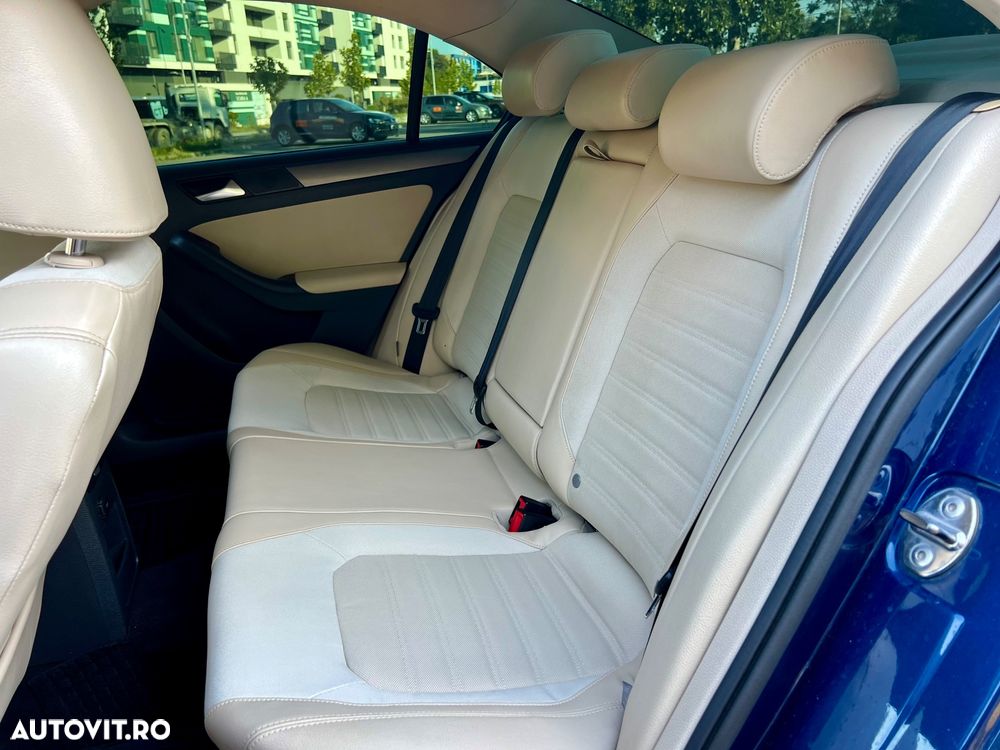 Volkswagen Jetta - 28