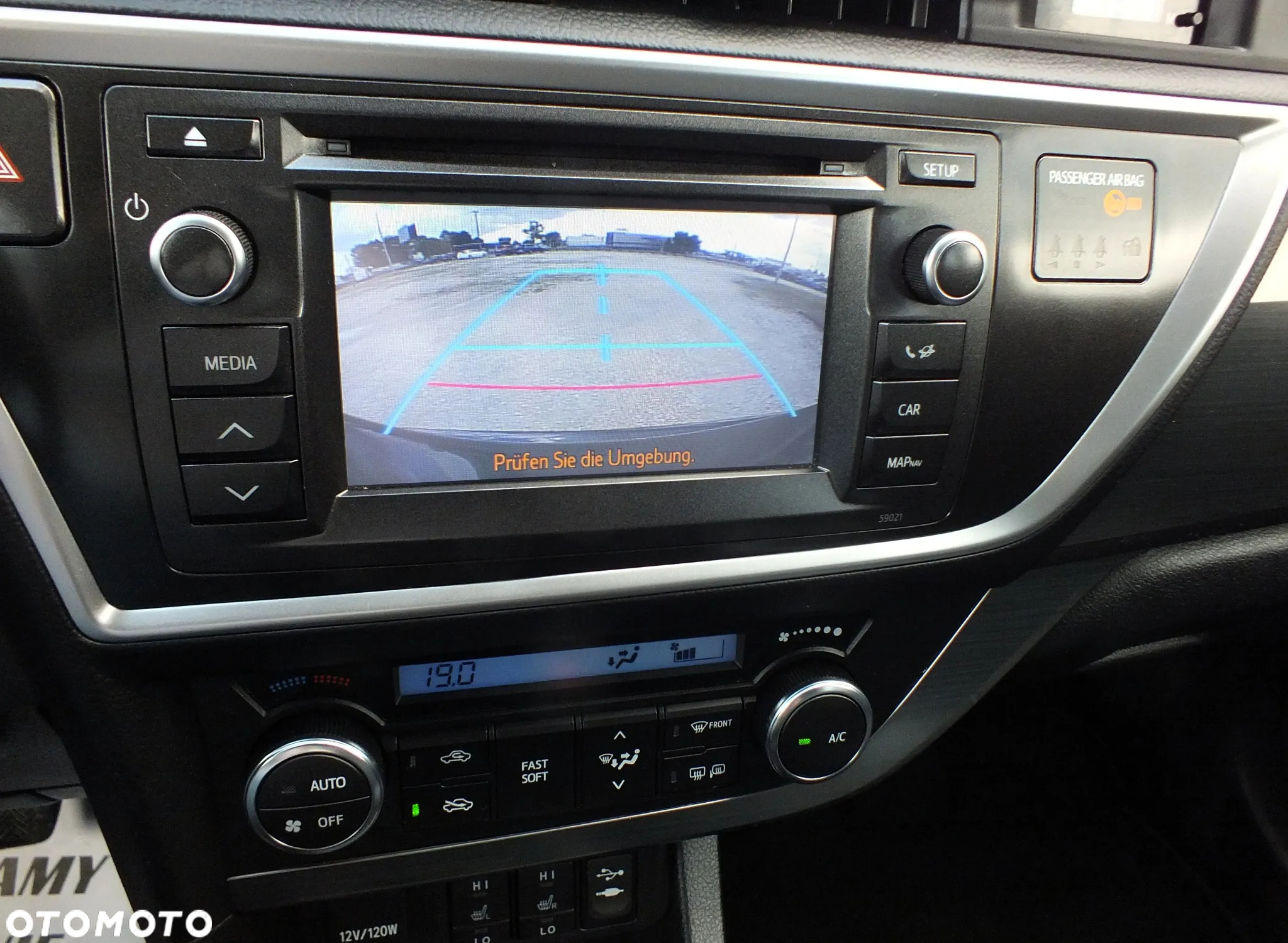 Toyota Auris 1.6 Premium - 12
