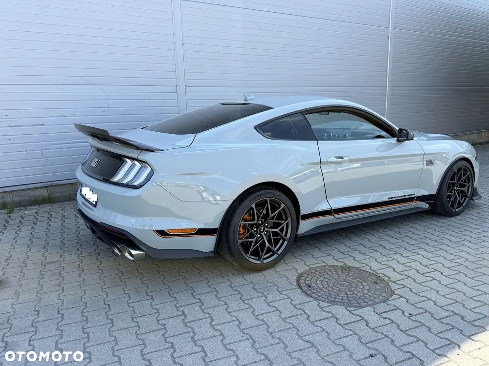 Ford Mustang - 4