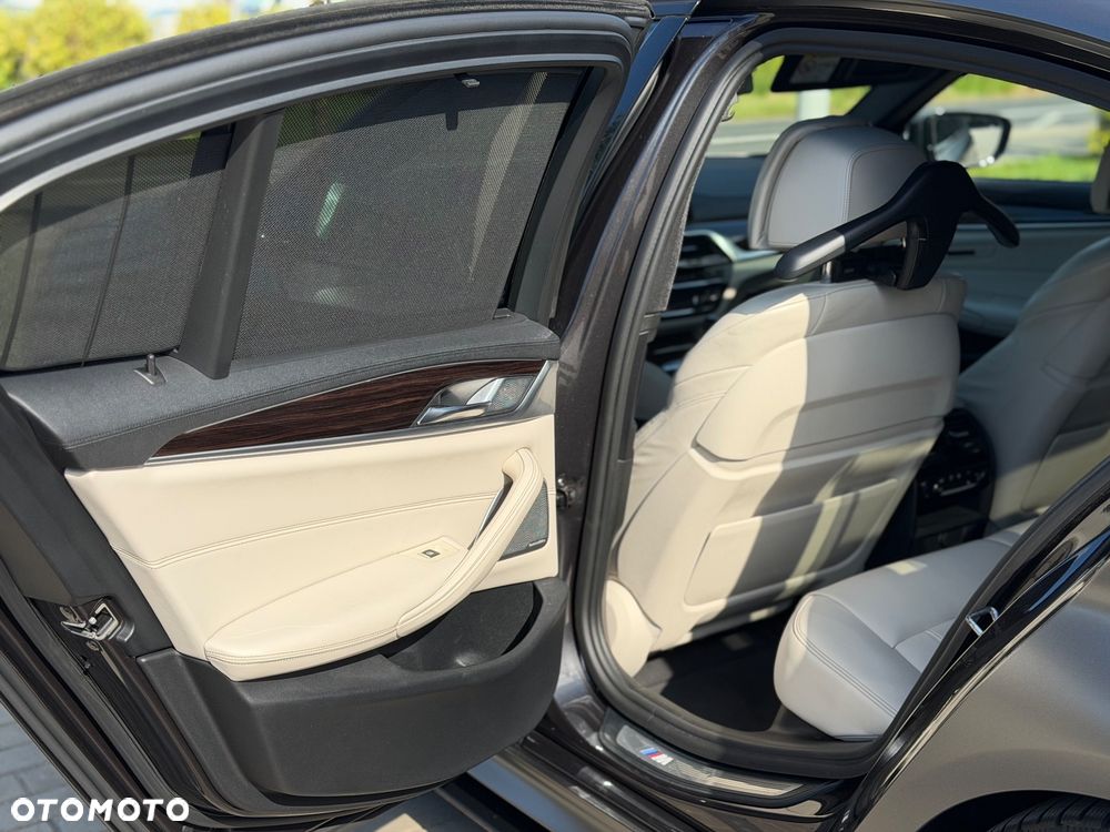 BMW Seria 5 530d xDrive Sport Line sport - 39