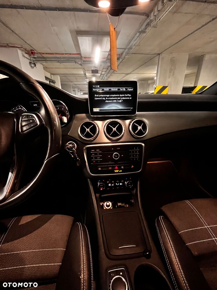 Mercedes-Benz GLA 250 4Matic 7G-DCT - 10