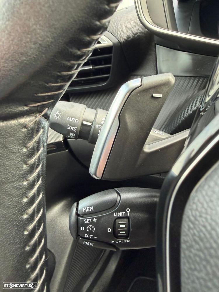 Peugeot 2008 1.5 BlueHDi Allure EAT8 - 20