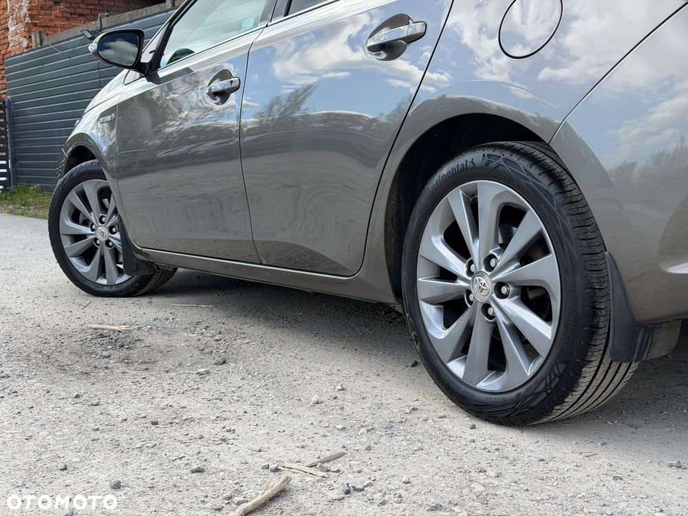 Toyota Auris Hybrid 135 Prestige - 11