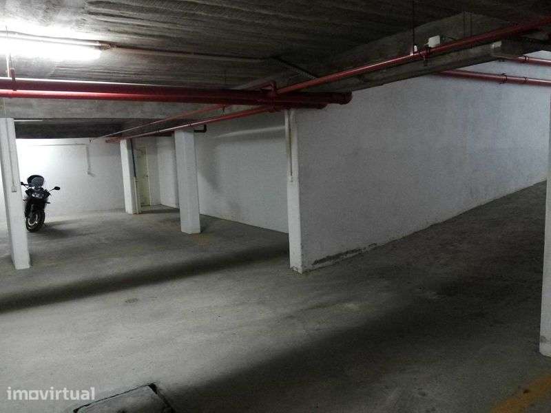 GARAGEM 18,5 M2 + CARREGAMENTO VE em benfica pedralvas - Grande imagem: 4/5