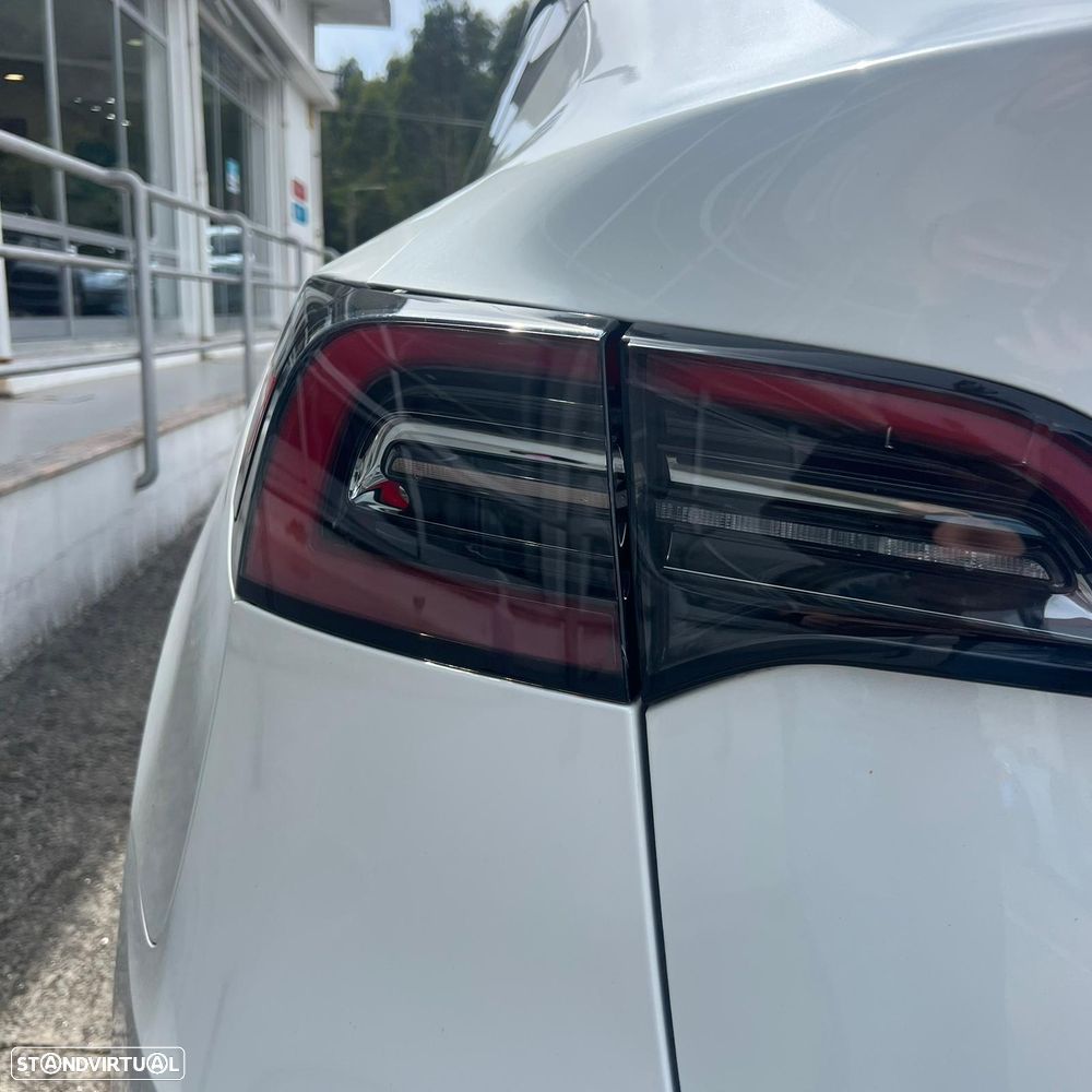 Tesla Model Y Long Range Dual Motor AWD - 5