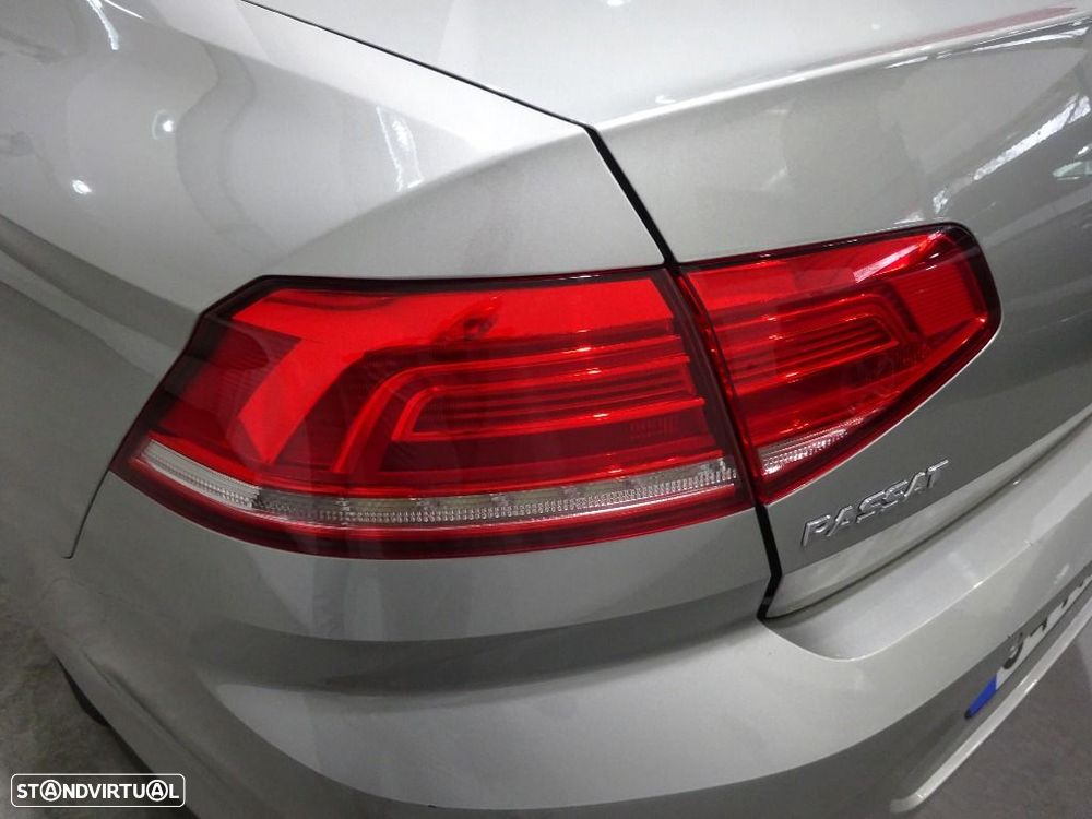 VW Passat 1.6 TDI Confortline - 34