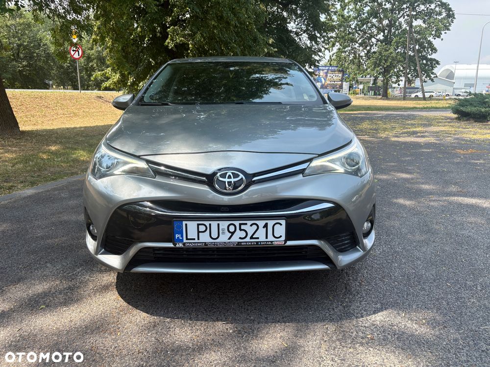Toyota Avensis 1.8 Premium EU5 - 10