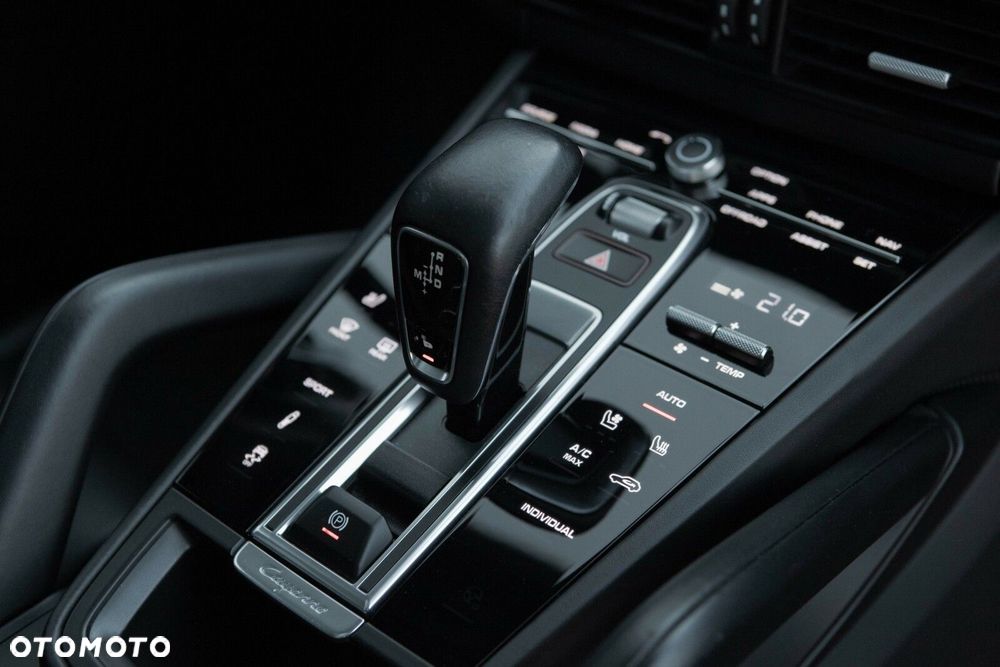 Porsche Cayenne - 34