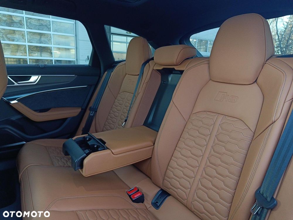 Audi RS6 Avant - 16