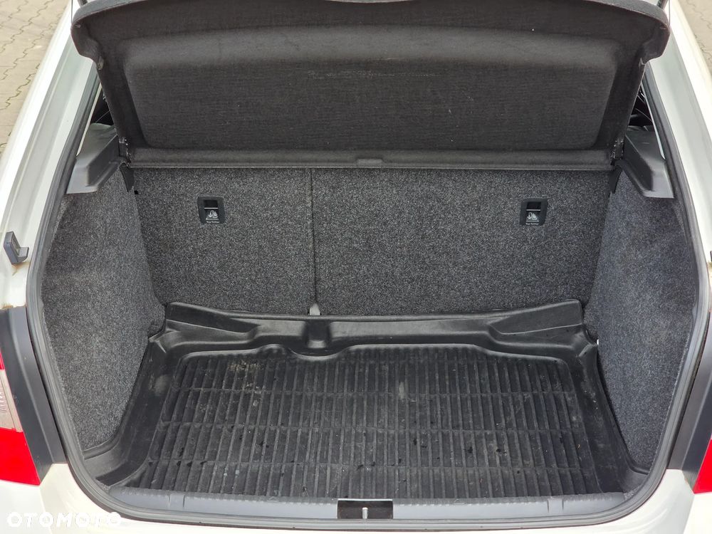 Skoda RAPID 1.4 TDI DPF Ambition - 17