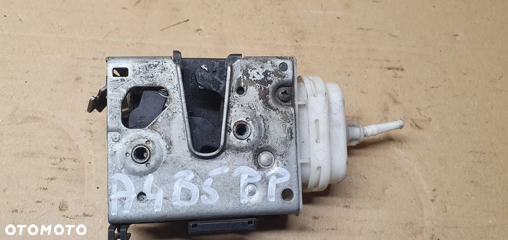 Zamek prawy przód Audi A4 B5 4D1837016D - 1
