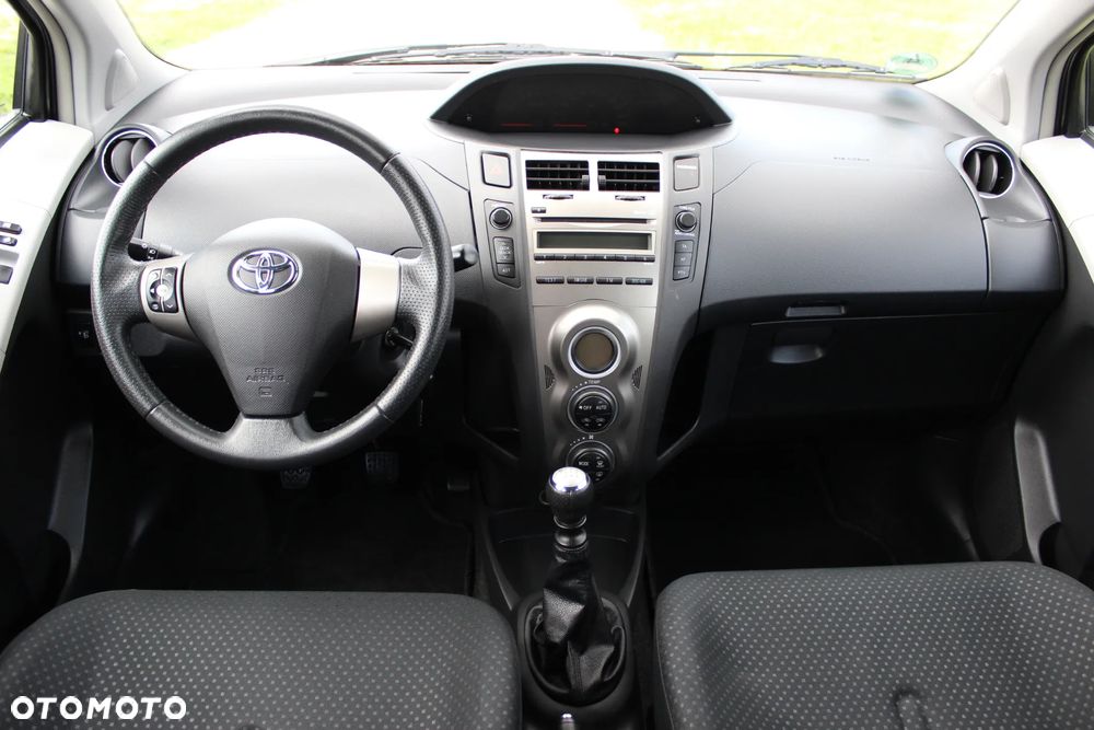 Toyota Yaris 1.33 VVT-i Executive - 25