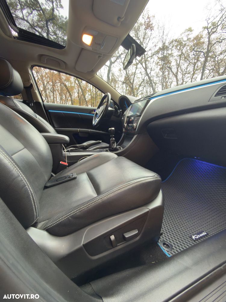 Suzuki Kizashi 2.4 4x2 Sport - 13