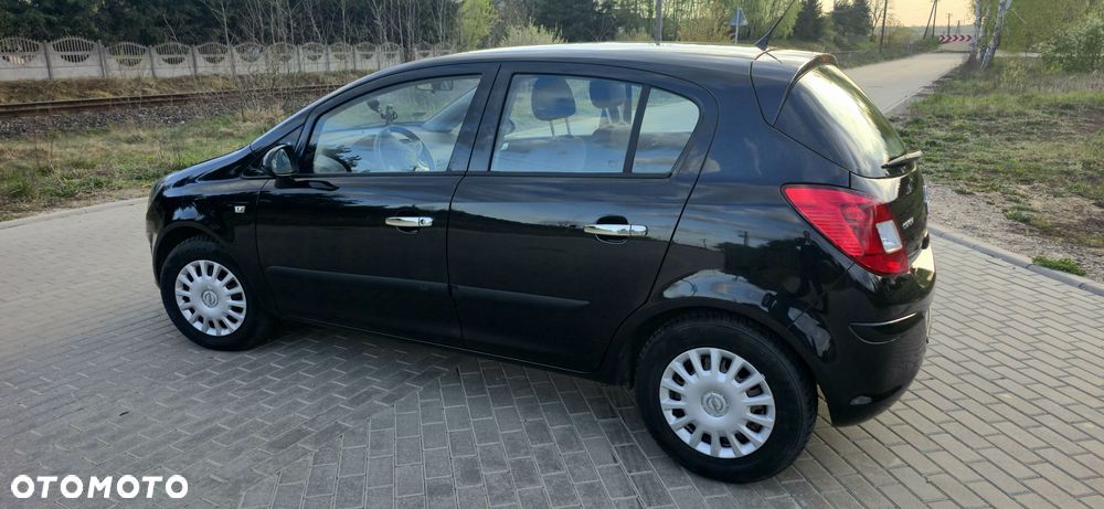 Opel Corsa 1.2 16V Edition / Active - 26