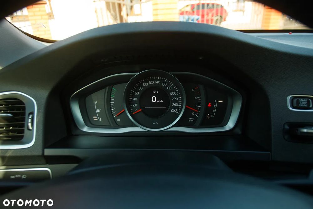 Volvo V60 D3 Geartronic Momentum - 24