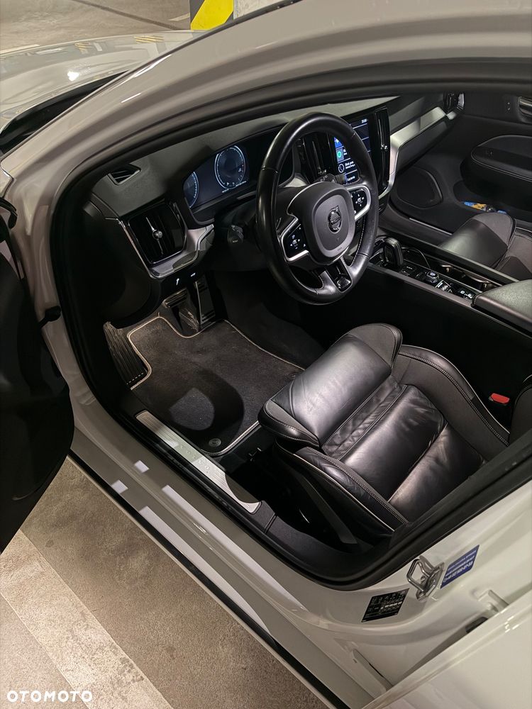 Volvo V60 B3 B R-Design - 10