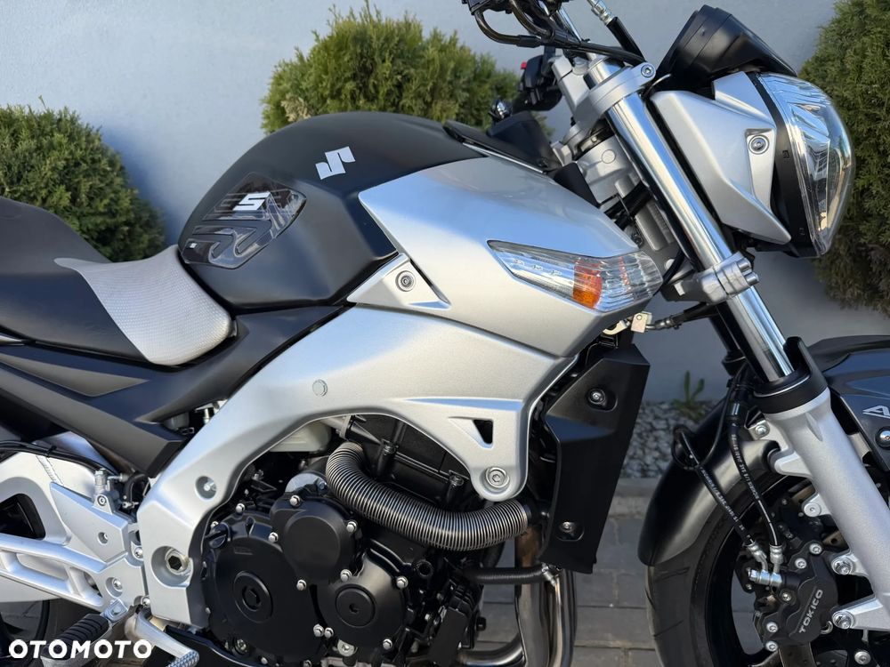 Suzuki GSR - 15