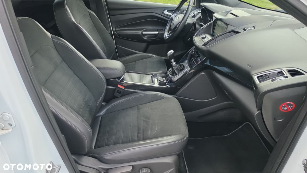 Ford Kuga 1.5 EcoBoost 2x4 ST-Line - 21