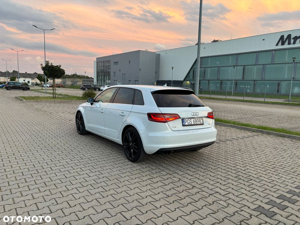 Audi A3 Sportback 2.0 TDI S line Sportpaket - 6