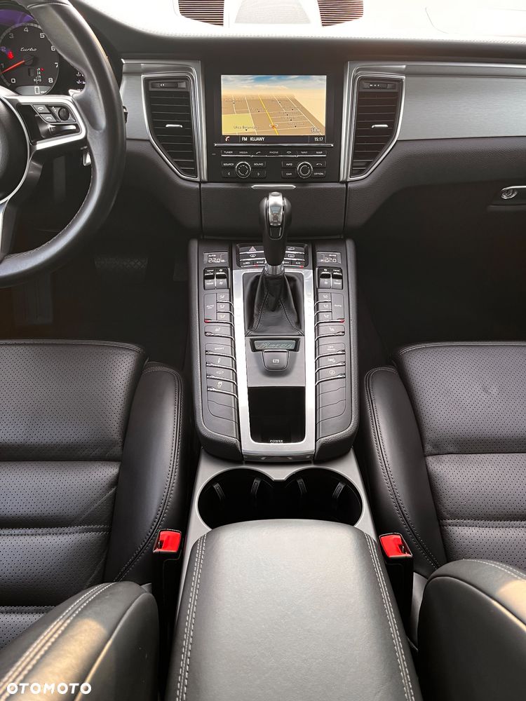 Porsche Macan Turbo PDK - 29