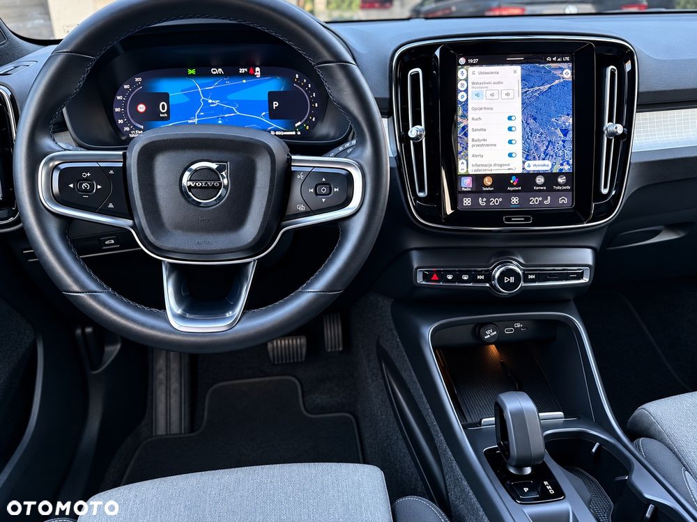Volvo XC 40 B3 B DKG Plus Dark - 24