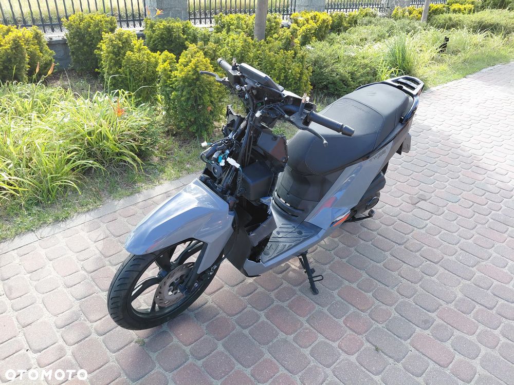 Peugeot Tweet - 1