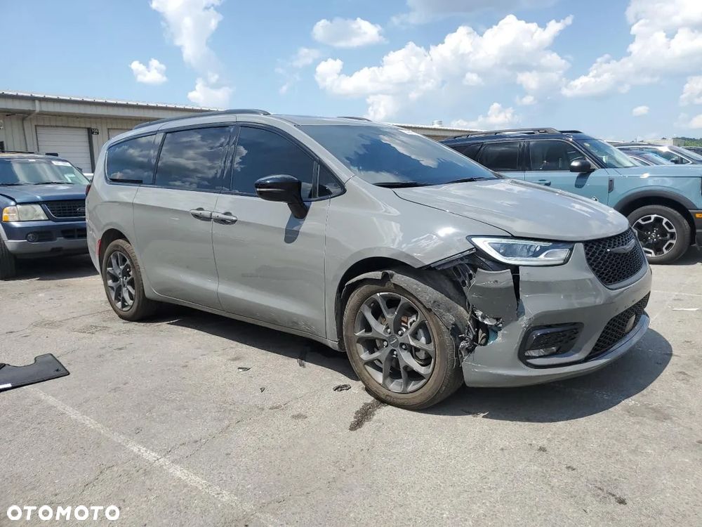 Chrysler Pacifica - 4