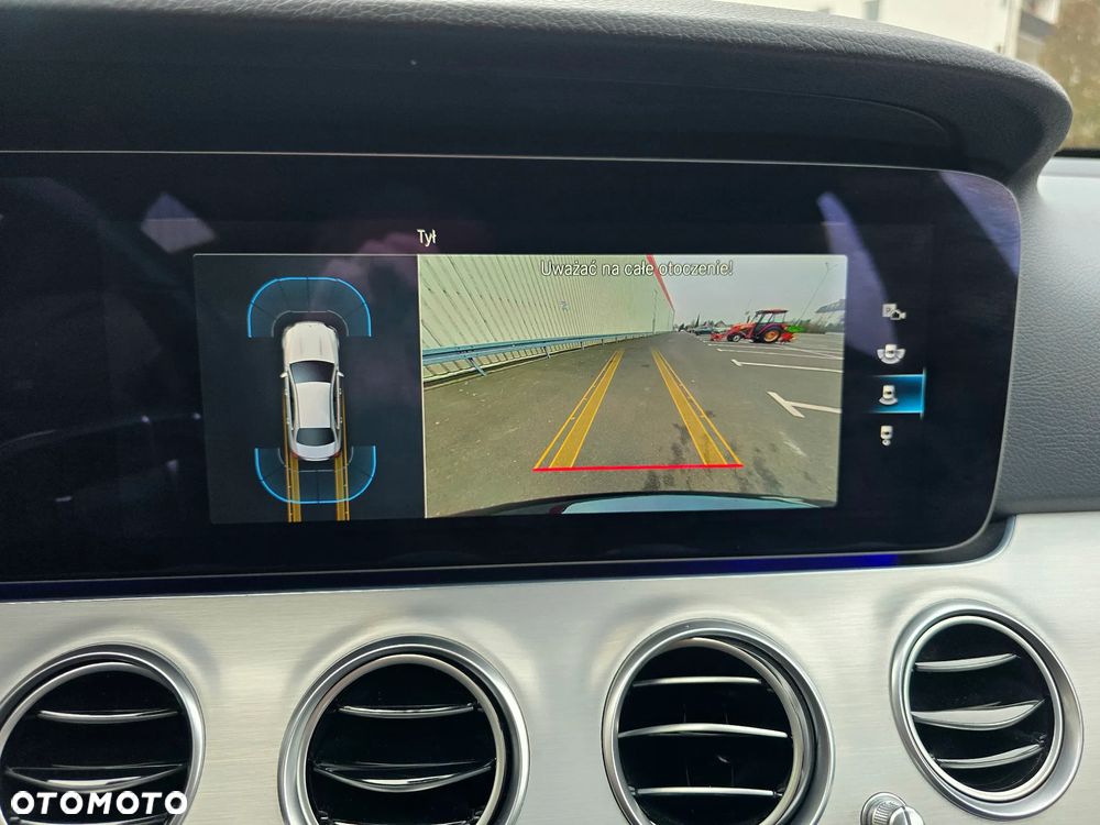 Mercedes-Benz Klasa E 300 Business Edition - 32