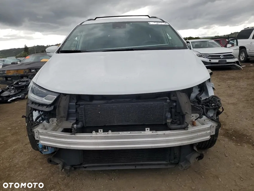 Chrysler Pacifica - 5