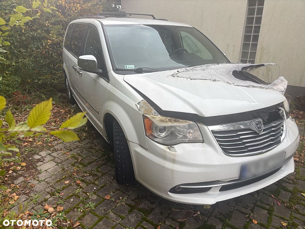 Lancia Voyager 2014 photo 3