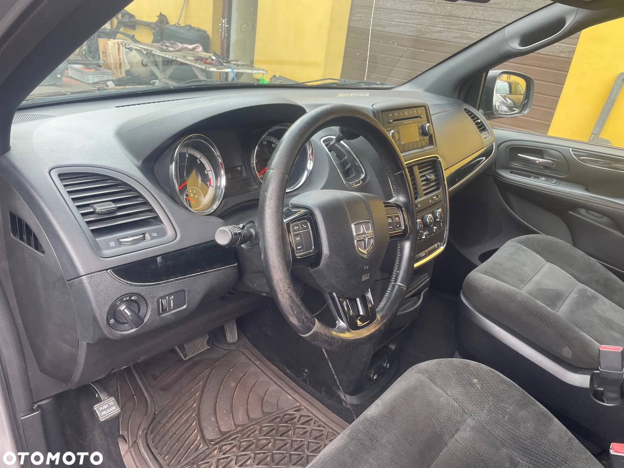 Dodge Grand Caravan - 23