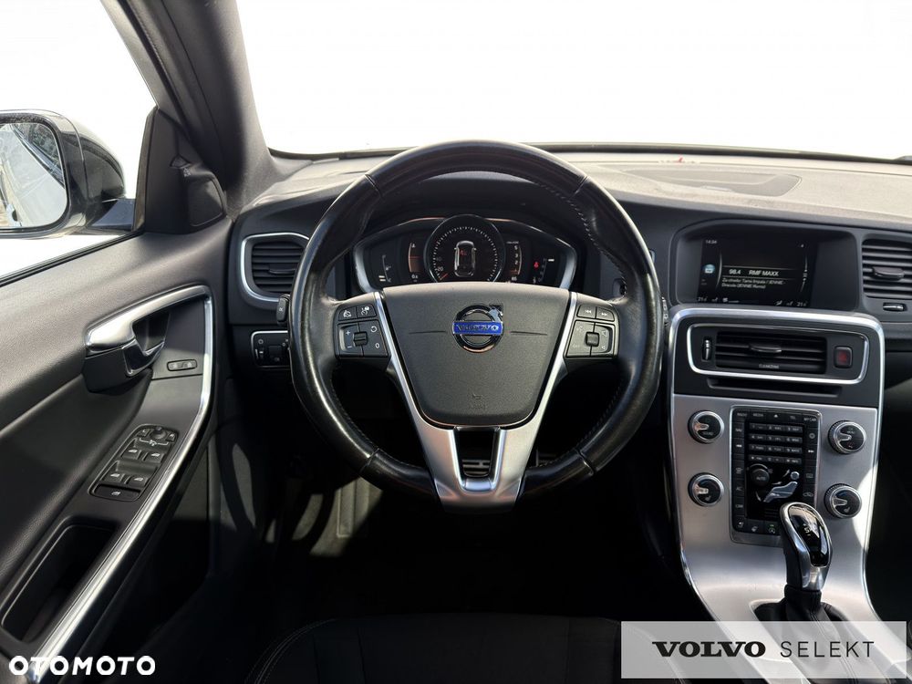 Volvo V60 Cross Country - 16