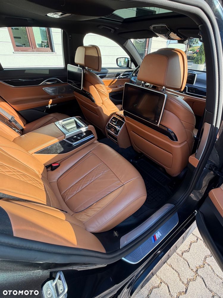 BMW Seria 7 750i xDrive - 24