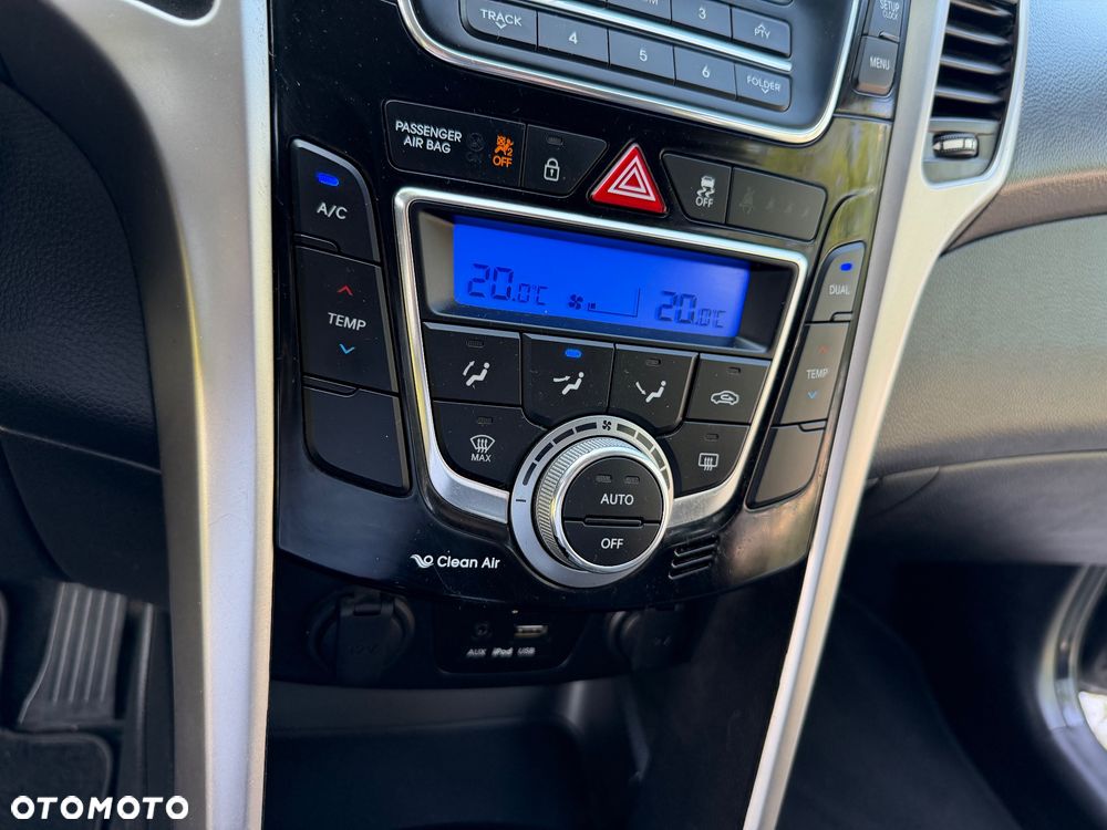 Hyundai i30 blue Kombi 1.6 CRDi Style - 31