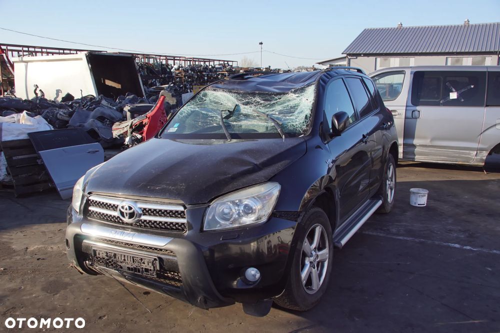 Auto na części - Toyota RAV4 III 2.2 D-4D 136 KM 2AD-FTV EA62 202 2008R Silnik Skrzynia Drzwi Błotnik Klapa Zderzak Lampa Lusterko Klamka Szyba Deska Kokpit Sterownik Moduł Czujnik Licznik Wyświetlacz Panel Kierownica - 1