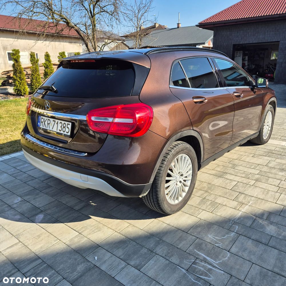 Mercedes-Benz GLA - 4