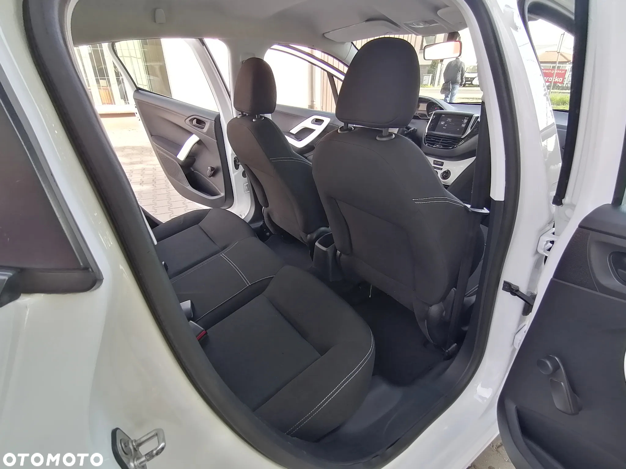 Peugeot 208 - 21
