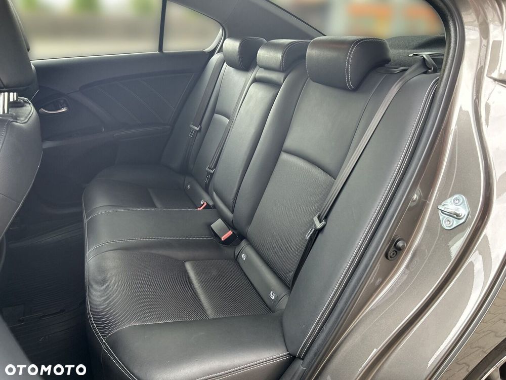Toyota Avensis - 24