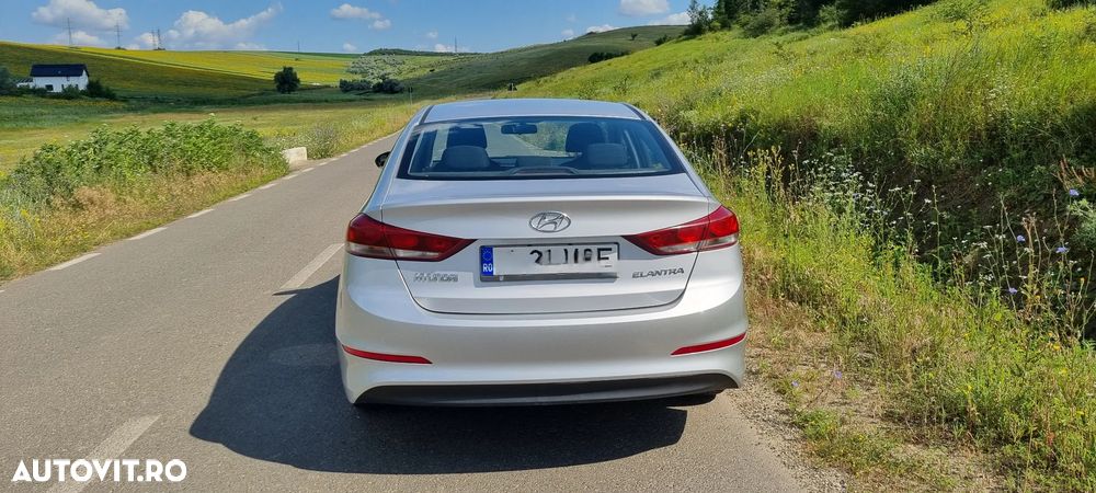 Hyundai Elantra 1.6 MPi Classic - 13