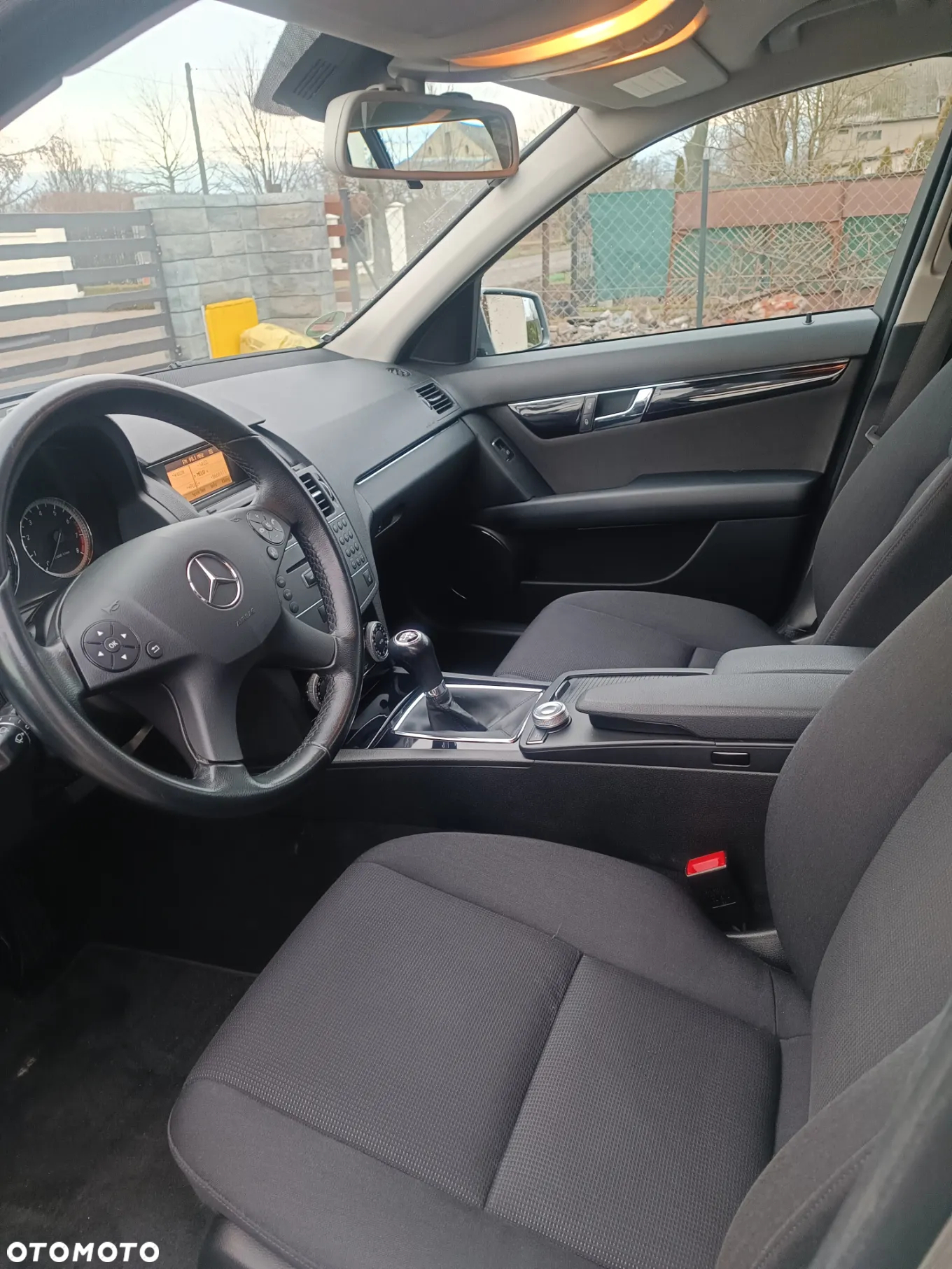 Mercedes-Benz Klasa C 180 T CGI BlueEFFICIENCY - 29