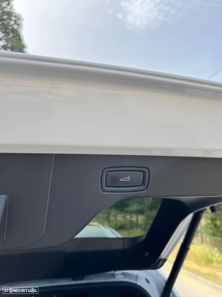 Porsche Macan Electric - 14