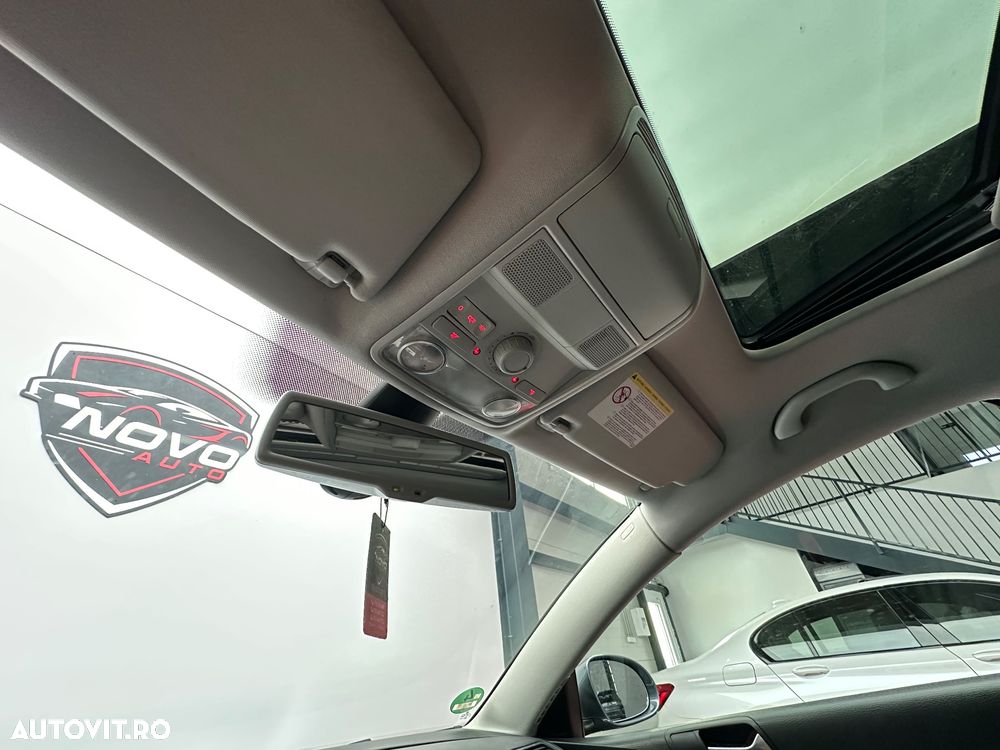 Volkswagen Passat 2.0 TDI Highline - 32