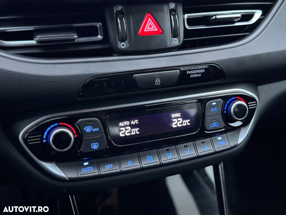 Hyundai i30 1.5 96CP M/T Highway - 24