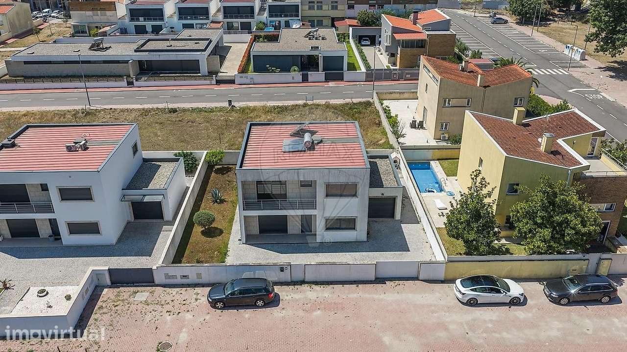 Moradia T3+1 a poucos minutos do centro da Póvoa de Lanhoso - Grande imagem: 3/28