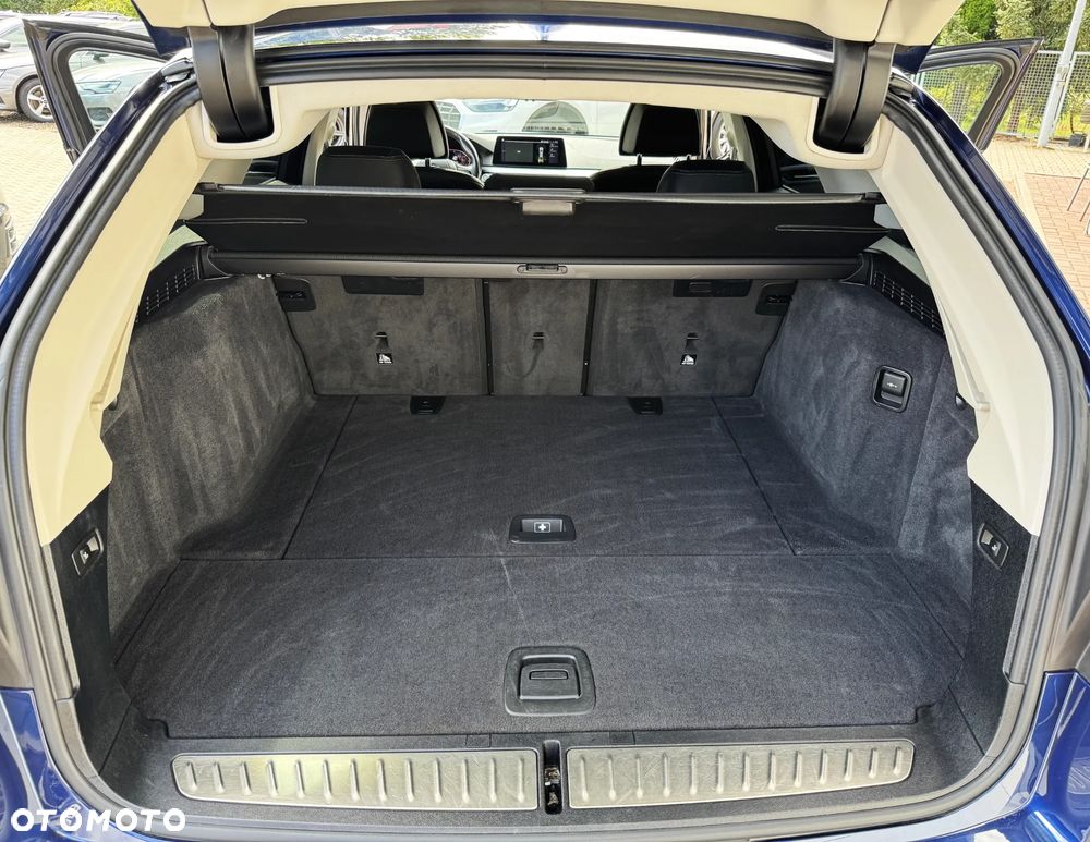 BMW Seria 5 520i Sport Line - 31